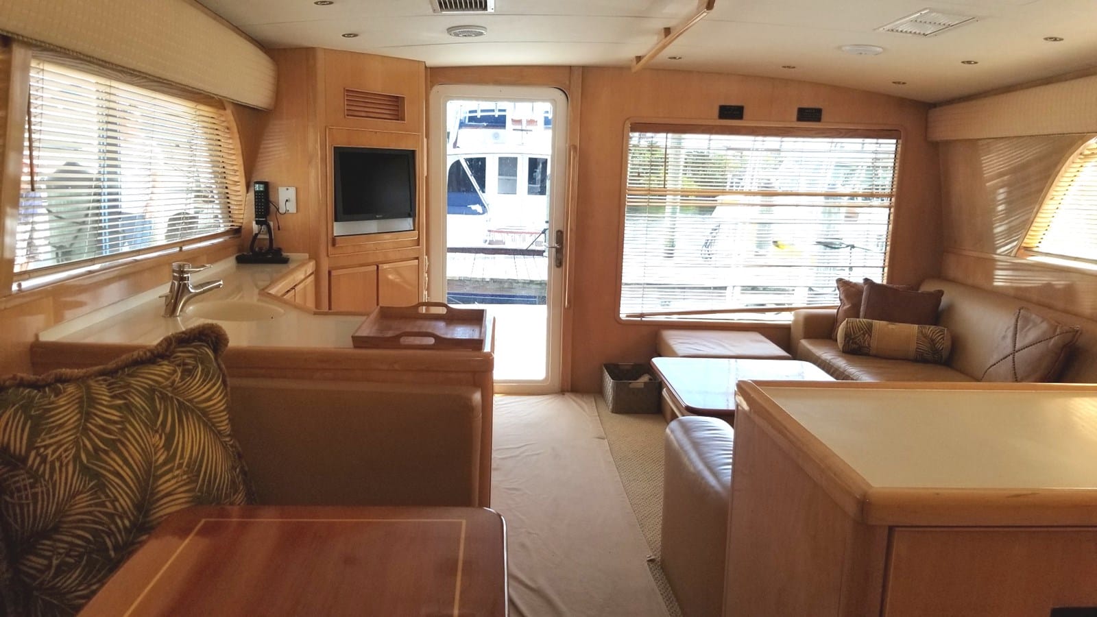 Yacht charters Yacht charters